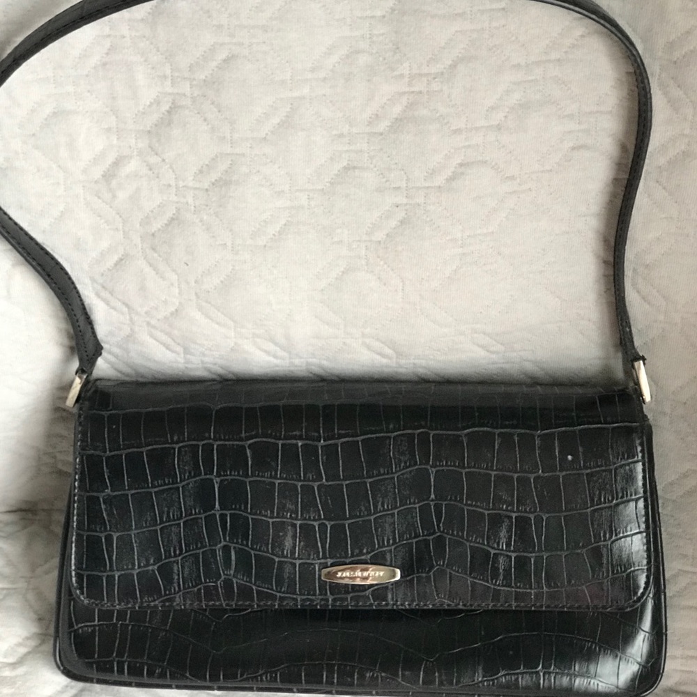 Shoulder bag.